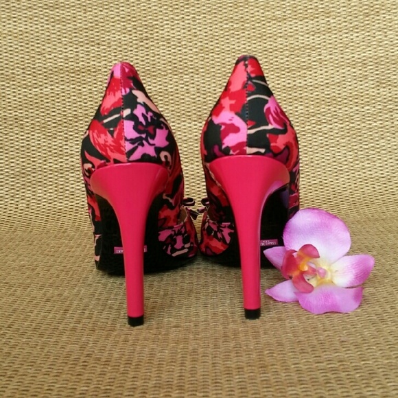 ISAAC MIZRAHI Pink Floral Pump NWOB - Picture 3 of 4