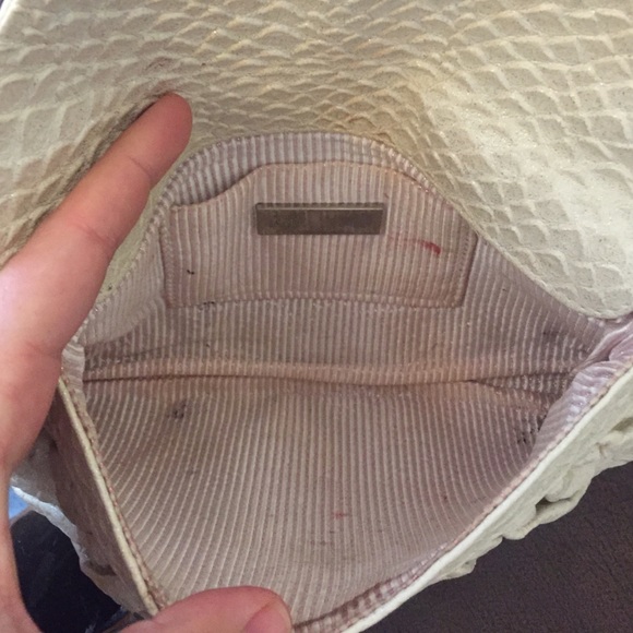🚨SALE 🚨 Lauren Merkin Cream Embossed Clutch - Picture 3 of 4