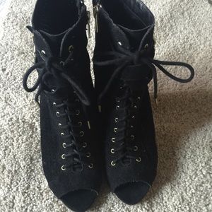 👠👠Forever 21 booties