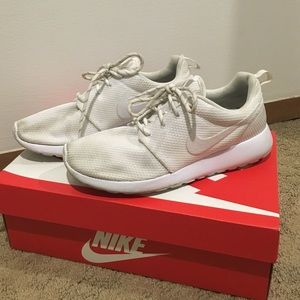 White on white nike roshe runs