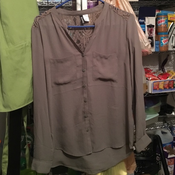 Green log sleeve button shirt