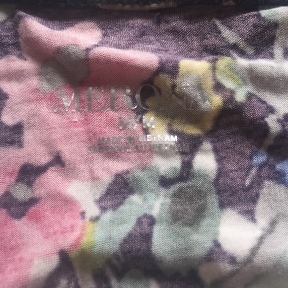 🌸Bright flower shirt🌸 - Picture 2 of 2