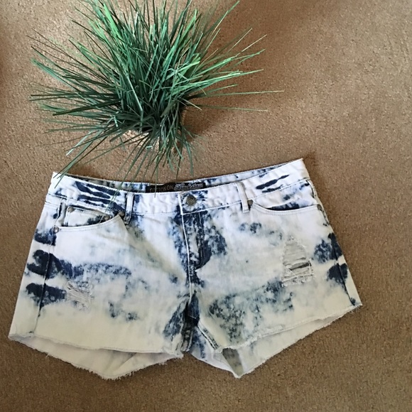 COTTON ON DENIM WHITEWASH DISTRESS SHORTS