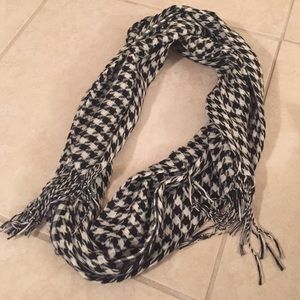 Houndstooth scarf