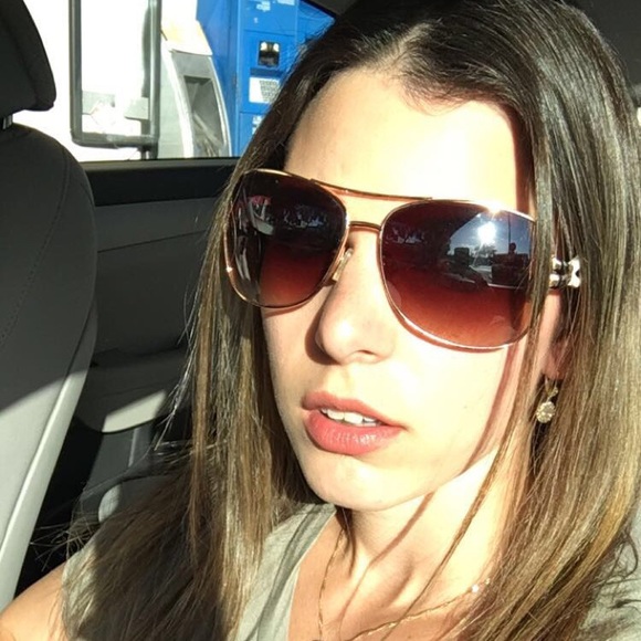 Meet your Posher, Liza - Picture 4 of 4