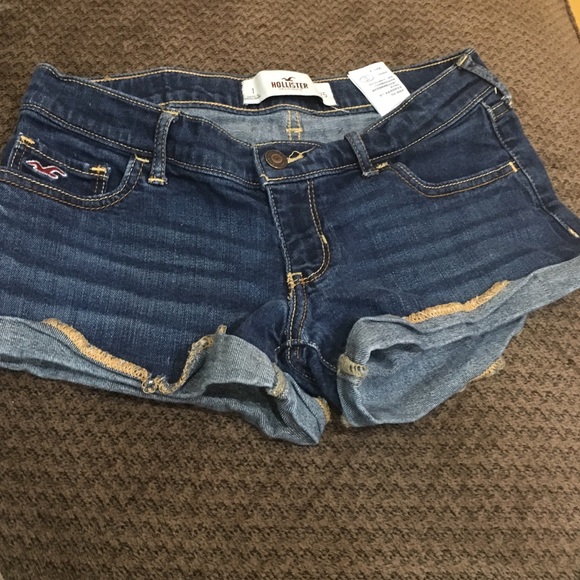 Hollister Pants - BLOWOUT HOLIDAY SALE‼️Hollister Shorts Size 1