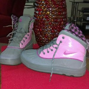 Winter Nike boots/  youth size 6