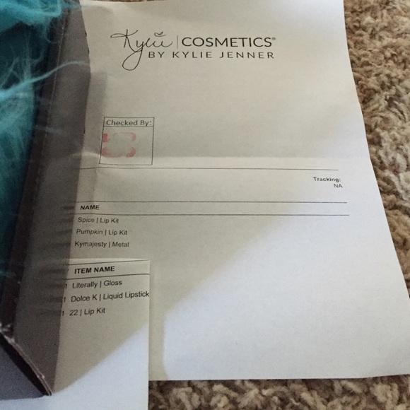 Kylie Jenner "22" Matte Lip Kit - Picture 2 of 7