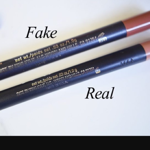 Kylie Jenner "22" Matte Lip Kit - Picture 4 of 7