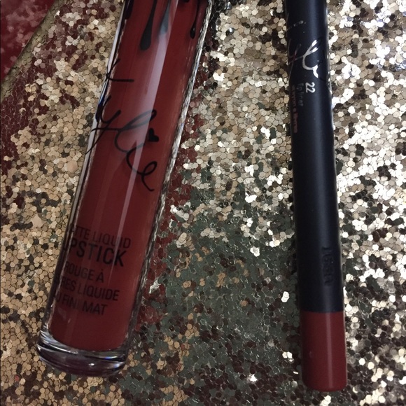 Kylie Jenner "22" Matte Lip Kit - Picture 3 of 7