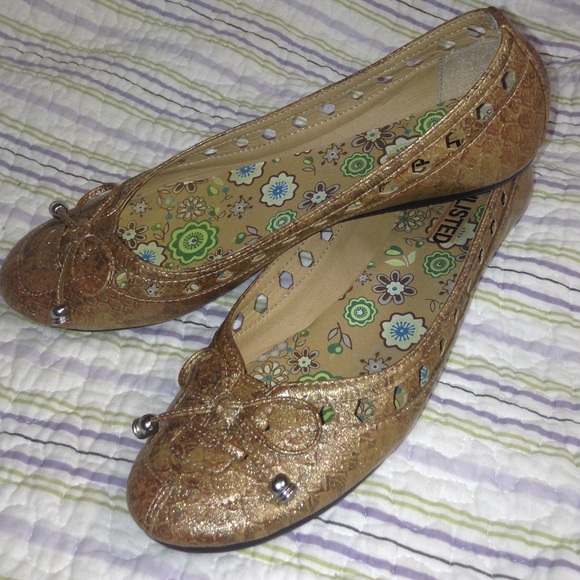 Gold flats, only worn a couple times