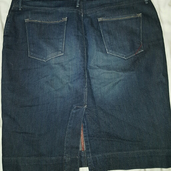 Banana republic denim pencil skirt - Picture 2 of 3
