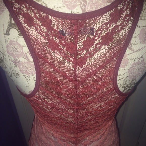 Super cute tank top with lace ombre back!!