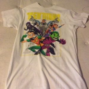 Teen titans shirt size medium