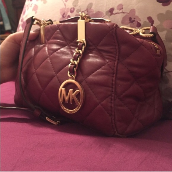 MICHAEL KORS PURPLE CROSSBODY!! - Picture 3 of 4
