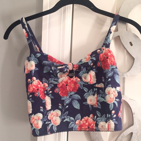 Urban Outfitters Kimchi Blue Eyelet Crop Tank S