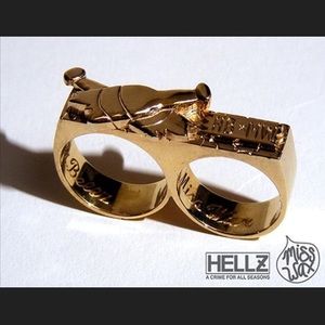 Miss Wax Hellz Bellz "Brawlin" knuckle ring