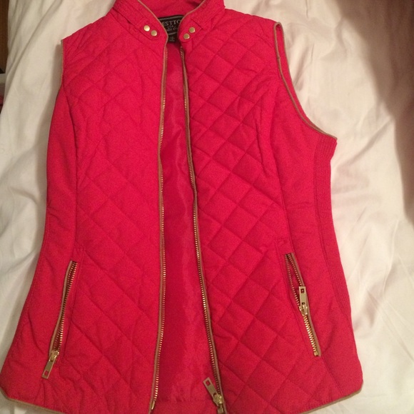 Red boutique brand vest