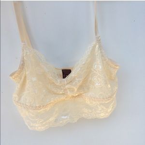 Cream Lace bralette 💕💕