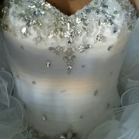 Ball Gown Wedding Dresa - Picture 2 of 4