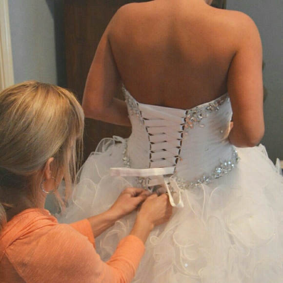 Ball Gown Wedding Dresa - Picture 3 of 4