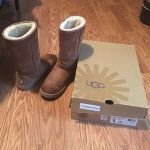 Chestnut classic tall uggs!! Kids 6/women's 7/8!!