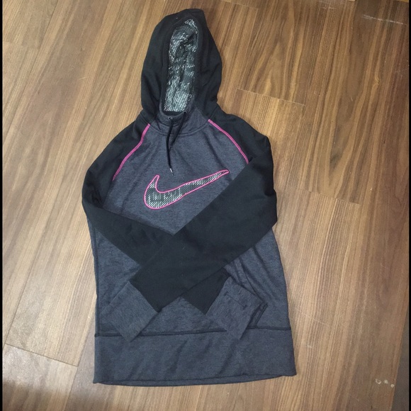 Nike therma-fit sweatshirt.
