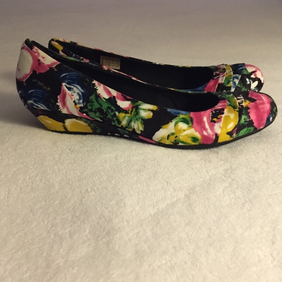 Low heeled rocket dog shoes never worn