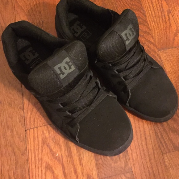 Men's DC tennis shoes