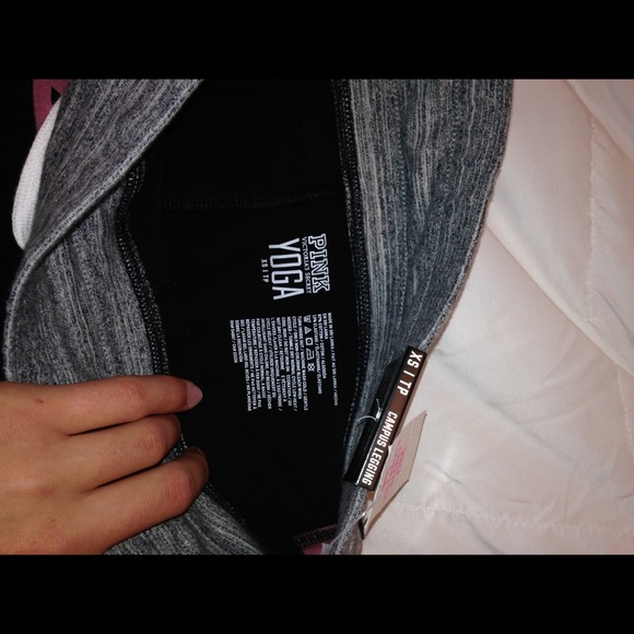 Victoria's Secret pink campus leggings - Picture 4 of 4