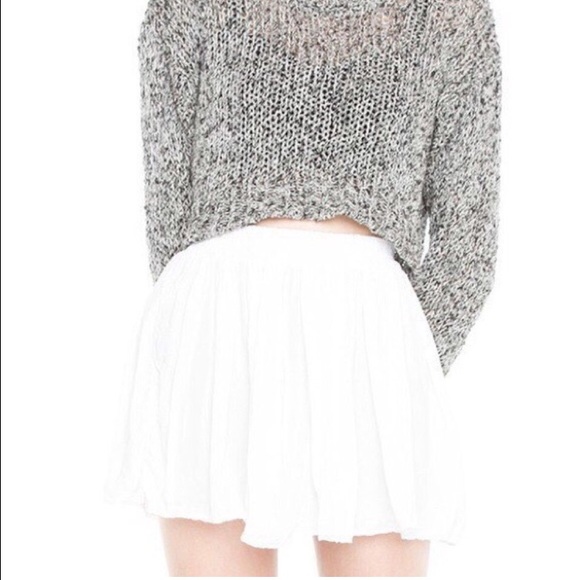Brandy Melville white skirt 👼🏼
