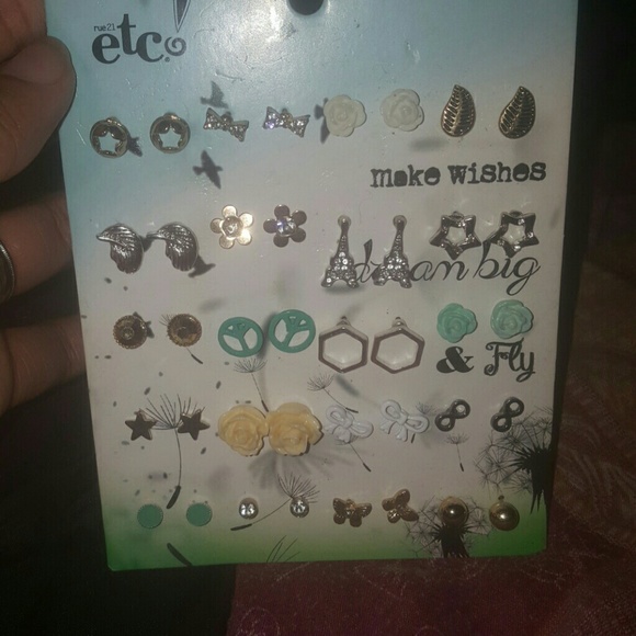 20 pairs of Earrings