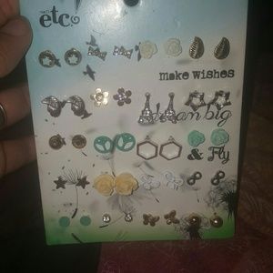 20 pairs of Earrings