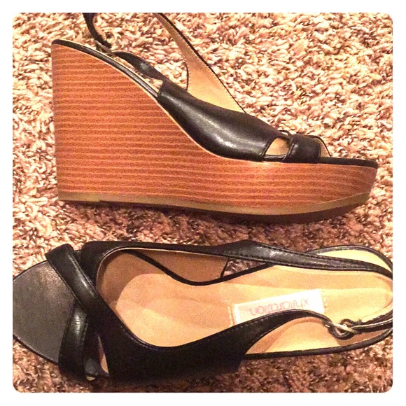 Black wedges