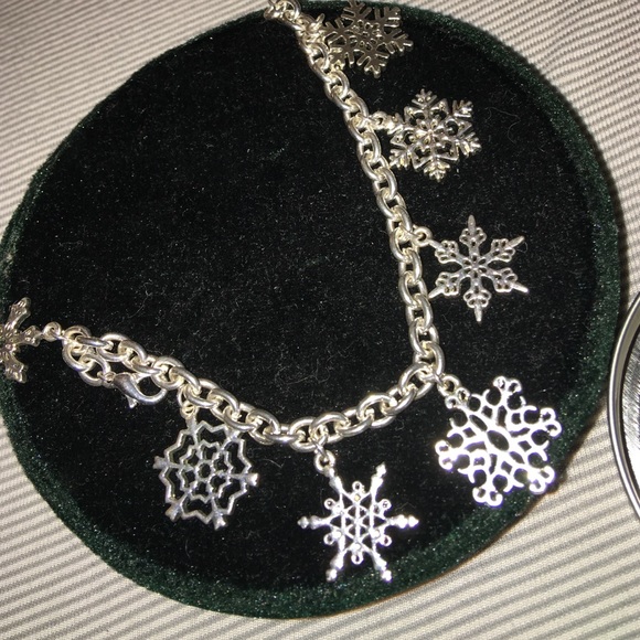 Snow flake charm bracelet