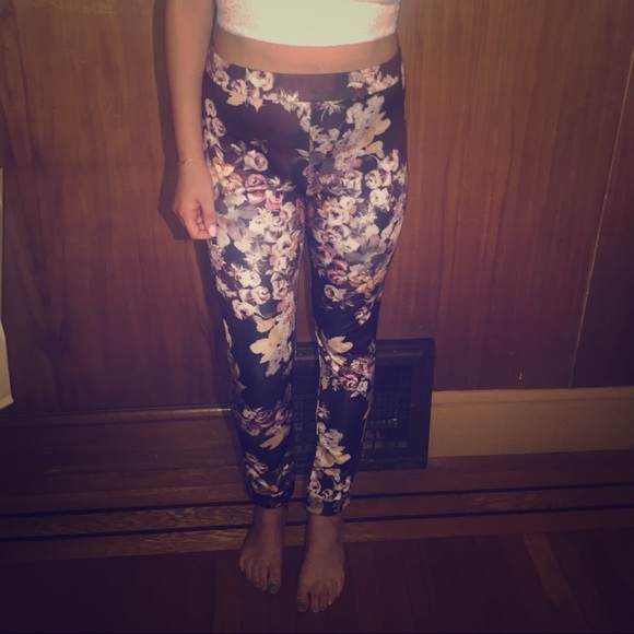 BRAND NEW Floral Leggings