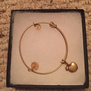 Apple bangle gold