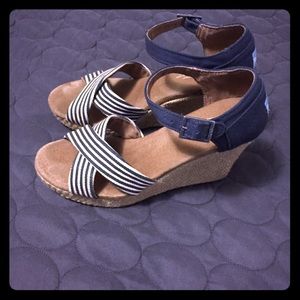 TOMS Strappy Wedge Navy Blue Striped