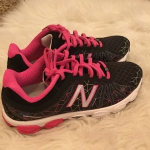 New balance tennis shoes