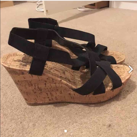 Black strappy wedges