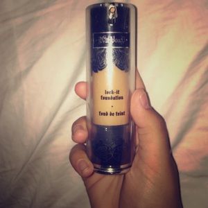 Kat Von D Lock-it foundation