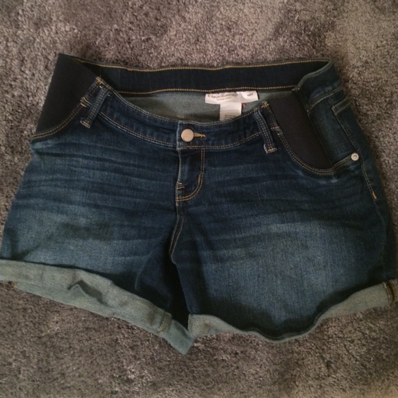 Maternity shorts