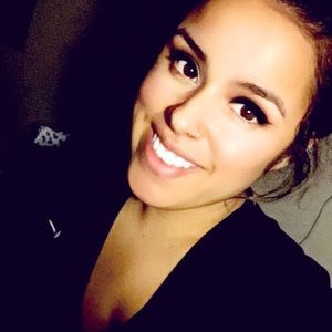 Meet your Posher, Alexandra