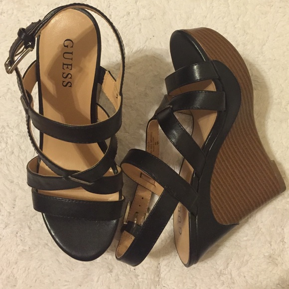 Very comfortable black wedges.