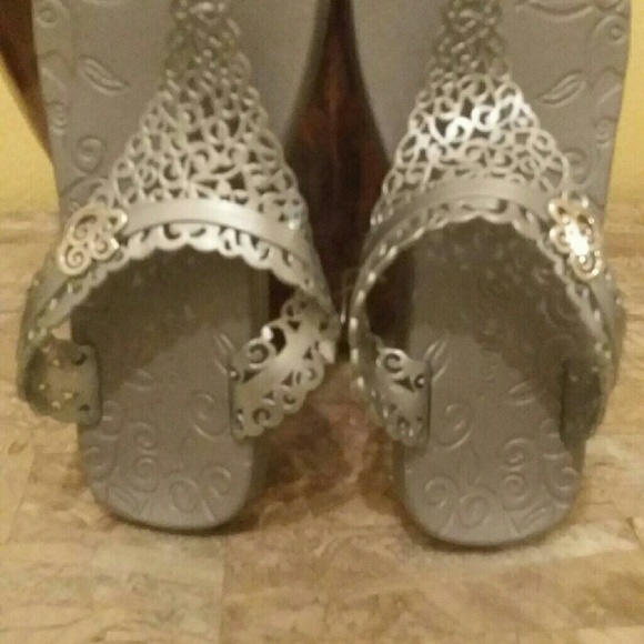 Brand new Brighton flip flops with bag