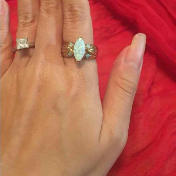 Opal style ring
