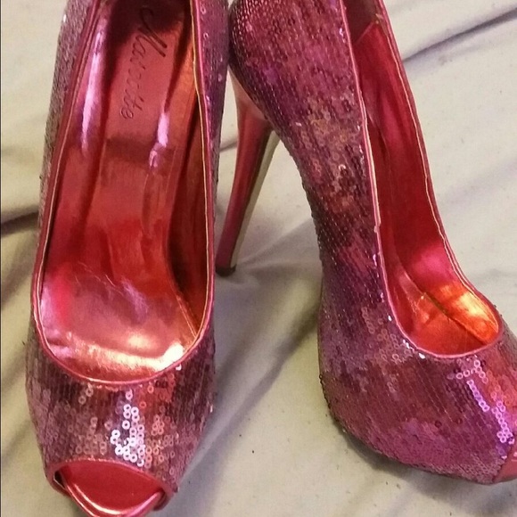Heels - Picture 2 of 2