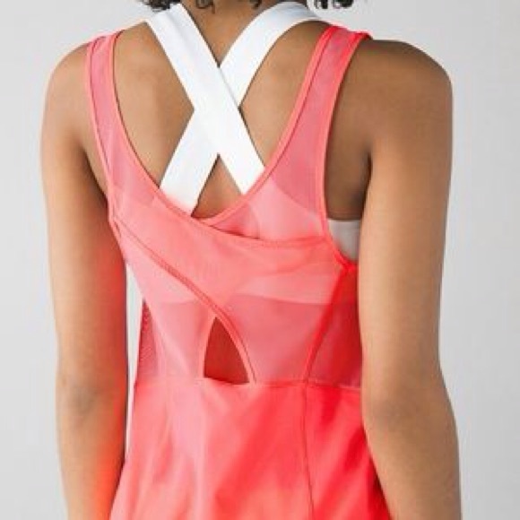 BRAND NEW Lululemon Run T. You size 8 - Picture 2 of 4