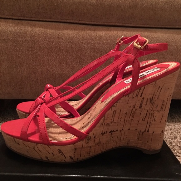 Steve Madden Coral Wedge. Never worn. Run big. - Picture 4 of 4