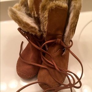 Toms Fur-Lined Moccasin Boots